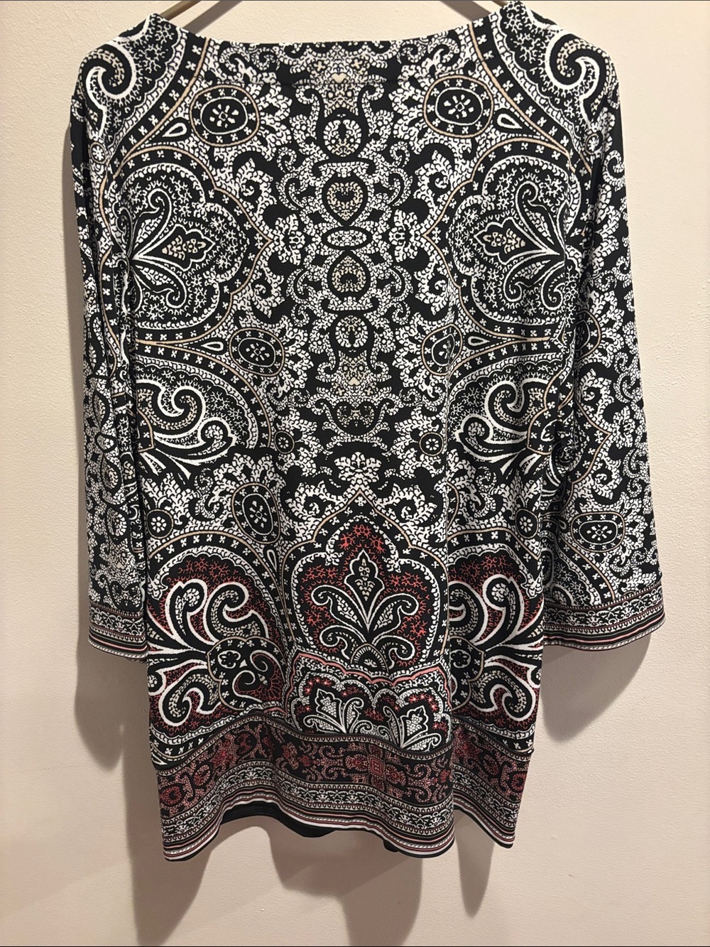 White House Black Market Black, White & Red Paisley V-Neck Tunic - Picture 5 of 5